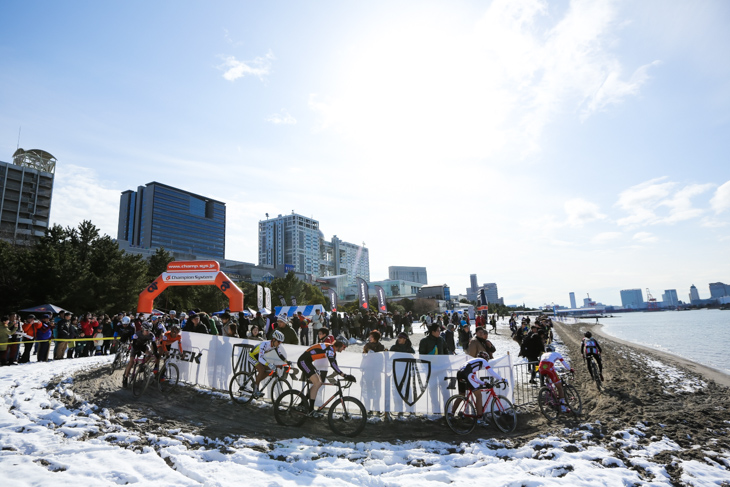 記録的な大雪に見舞われた2014年大会の様子