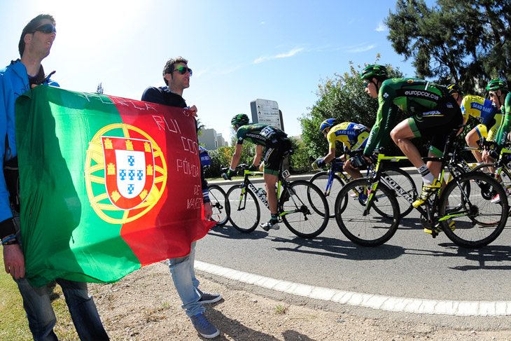 第5ステージ ポルトガル国旗が選手を迎える Cyclowired