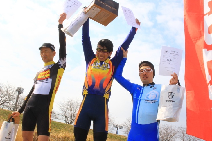 カテゴリー3Aで優勝した岡田寛大（ARAI MURACA）、2位内山直樹（オッティモ）、 3位藤森義真