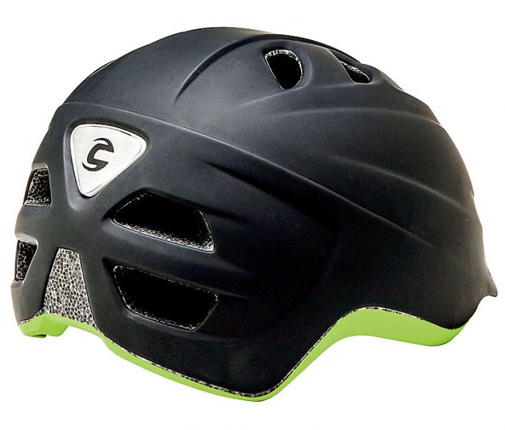 アクションスポーツ系ヘルメットの様なデザインを採用する