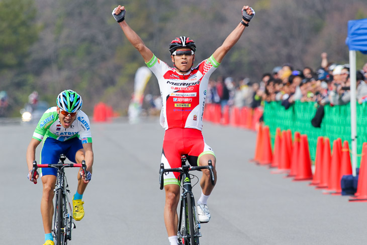 阿部嵩之（宇都宮ブリッツェン）が永良大誠（マトリックスパワータグ）を抑えて優勝