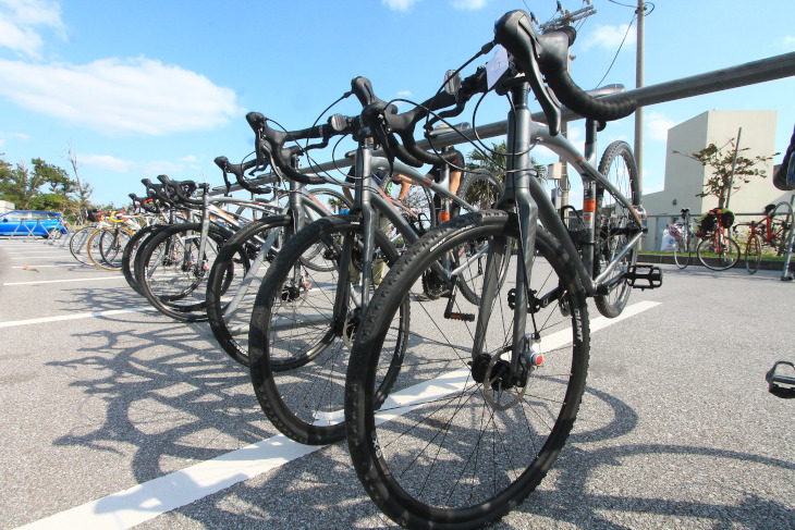 ずらり勢揃いしたレンタサイクル