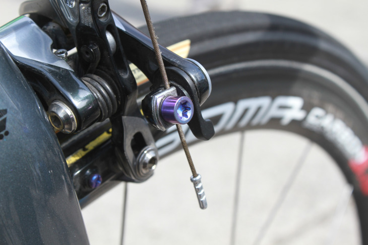 佐野淳哉のバイクには興津螺旋のチタンボルトがセットされていた