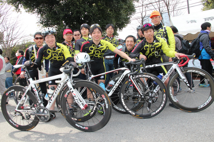 地元レーサーの参戦も多かった今大会。栃木ホンダからは川田優作選手(前列中央)がE1優勝を果たした