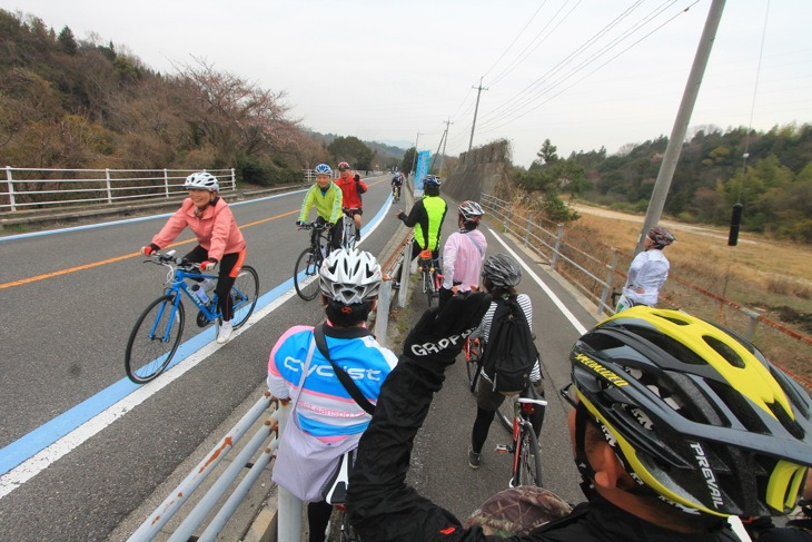 たくさんのサイクリストが行き交うしまなみ海道