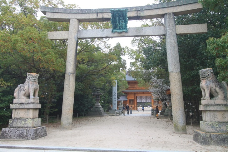 歴史ある大山祇神社の鳥居