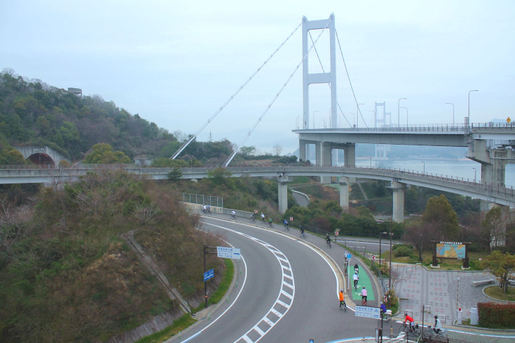来島海峡大橋はアプローチのループ橋も巨大