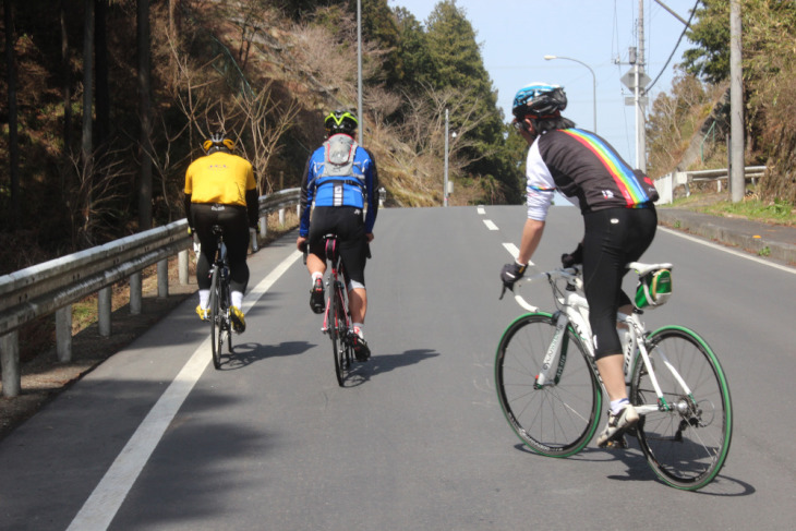 頂上まであと一息。ヘナチョコ藤原の見事な蛇行だ。