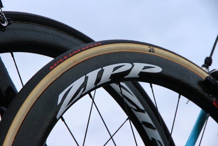 Zipp404にスペシャライズドとFMBのコラボタイヤ