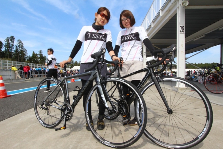 竹原紀子さんと木村しおりさん(TSSR+JK)のキャノンデール CAAD10とジャイアント TCR