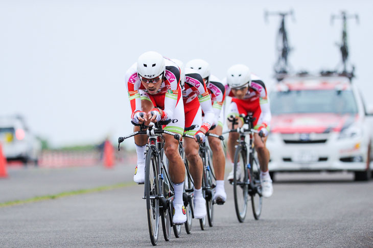 JBCFタイムトライアル南紀白浜2014、うれしい今季初優勝を飾った宇都宮ブリッツェン