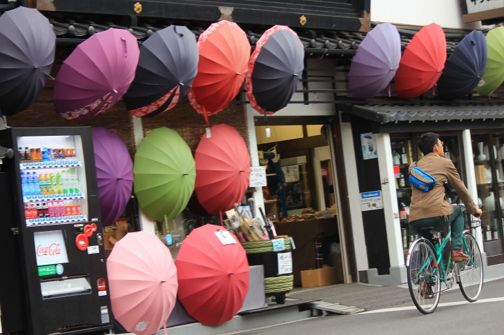出石名物という色とりどりの和傘