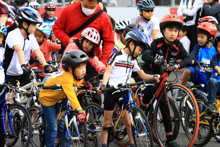 子供たちのレースがたくさん用意される