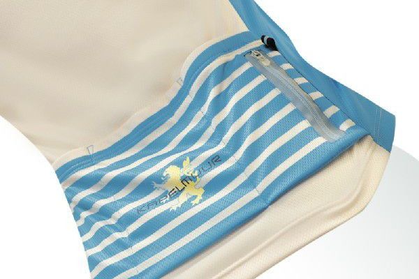 貴重品の収納に役立つリフレクティブファスナー付きポケット