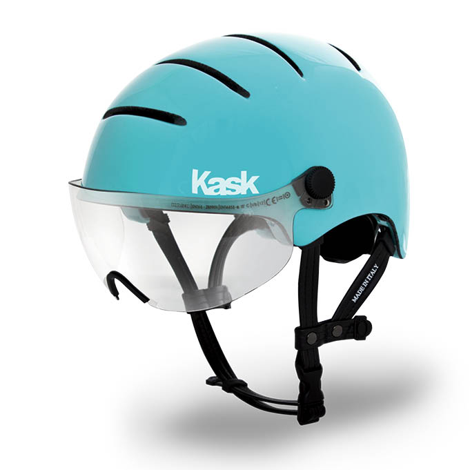 バイザーを装備したレーシーなデザインの街乗り用ヘルメット カスク