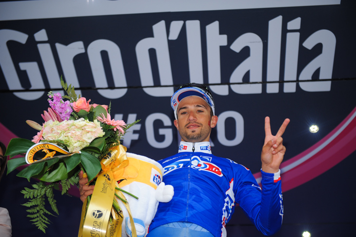 表彰台で2勝目をアピールするナセル・ブアニ(フランス、FDJ.fr)