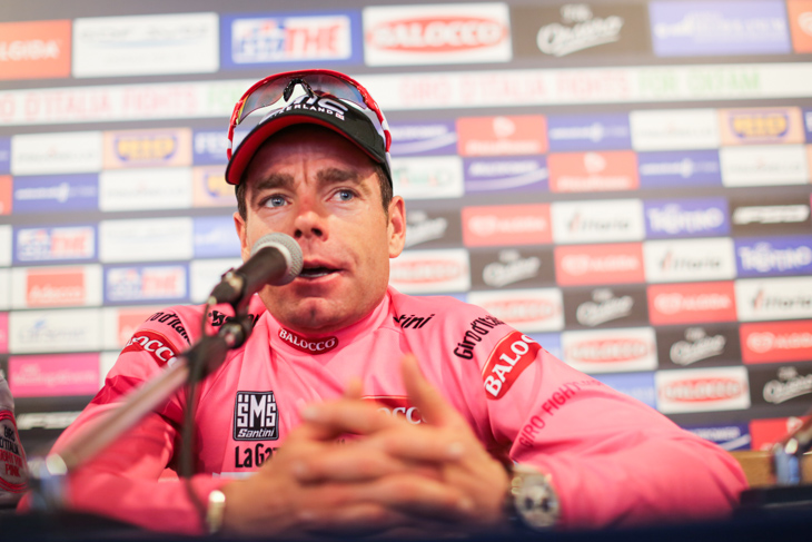 レース後の会見に臨むカデル・エヴァンス(オーストラリア、BMCレーシング)