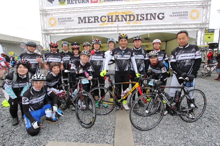 2014年のツアーの様子。ロンド・ファン・フラーンデレン市民レースに出場した日本人参加者たち