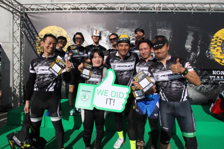 走り終えた参加者たち。WE DID IT!
