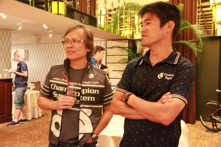 チャンピオンシステム創業者のルイス・シン氏とチャンピオンシステム・ジャパンの棈木亮二社長