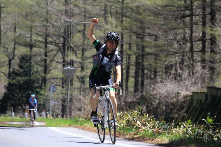 鳥居峠制覇に思わずガッツポーズが出る