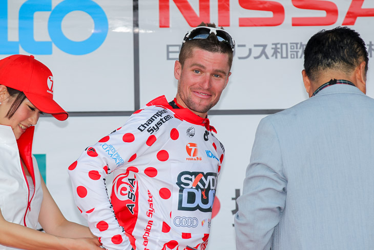 山岳リーダーはフランシスコ・マンセボ(スカイダイブドバイプロサイクリングチーム)