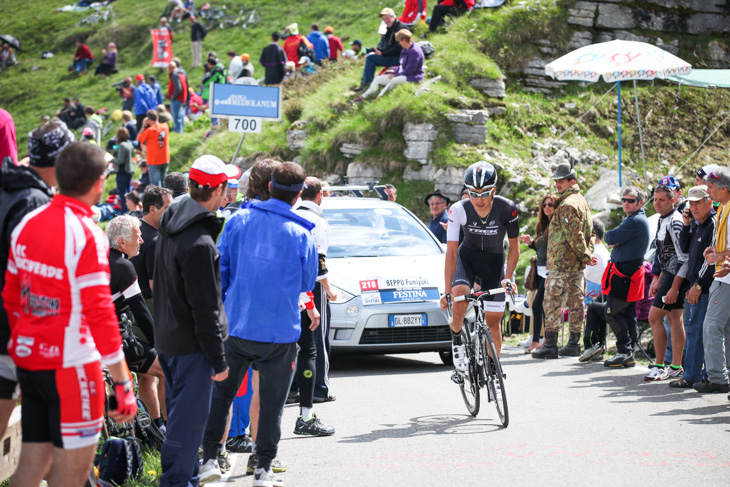 1級山岳チーマ・グラッパを登る別府史之(トレックファクトリーレーシング)