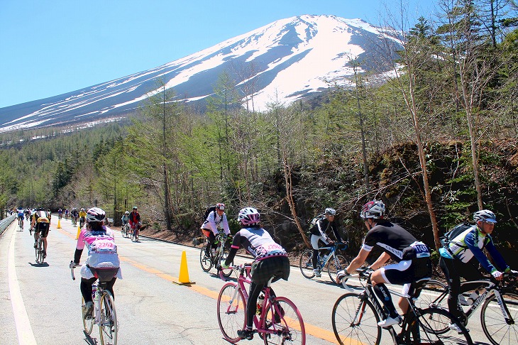 4合目までくれば、富士山がより大きく見える