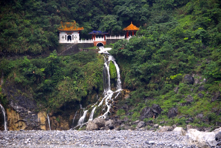 まるで水墨画の世界のような天祥の風景