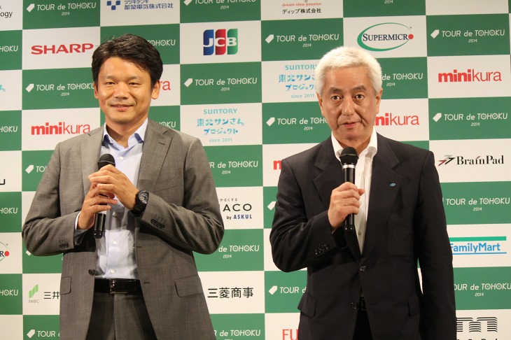 河北新報の一力社長(右)とヤフーの宮坂社長(左)