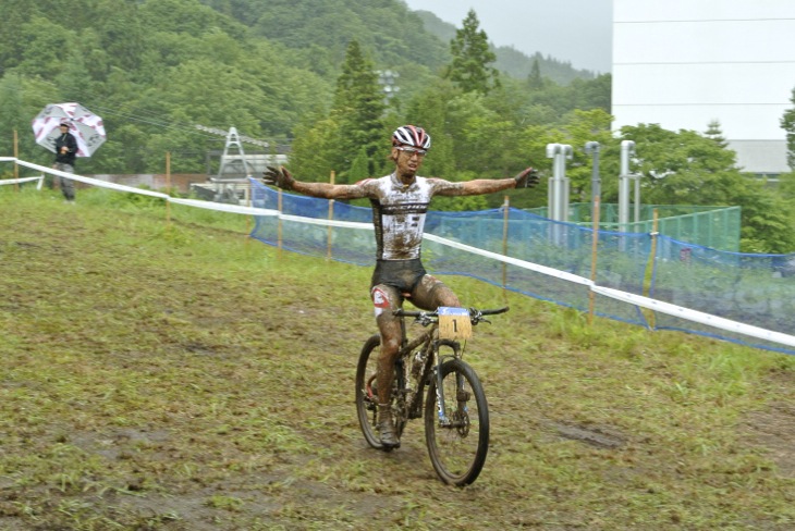 国内敵なしの斉藤亮(ブリヂストンアンカー)がマッドコンディションでも安定した強さを見せつけた
