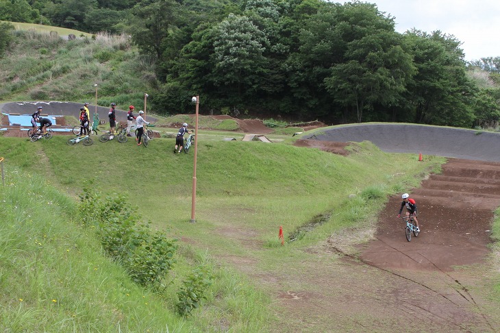 サイクルスポーツセンターのBMX公認コースで研修を行った