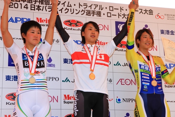 萩原麻由子(Wiggle HONDA)が表彰台の中央を奪還した