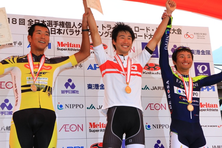 全日本選手権タイムトライアルで表彰台の中央に登った別府史之(トレックファクトリーレーシング)