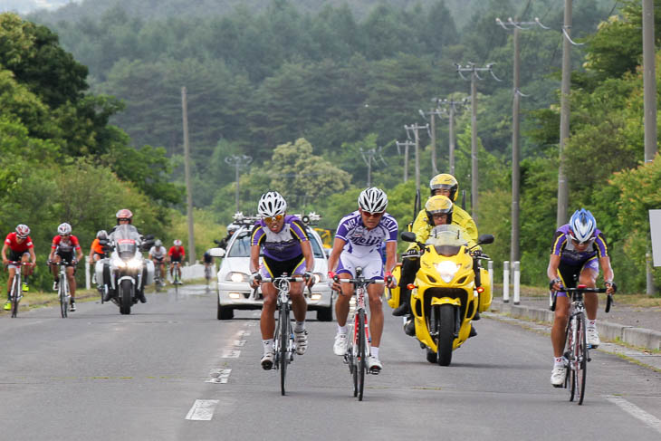 男子ジュニア 冨尾大地（南大隅高）、松本祐典（明治大）、水谷翔（南大隅高）の3人が抜け出す