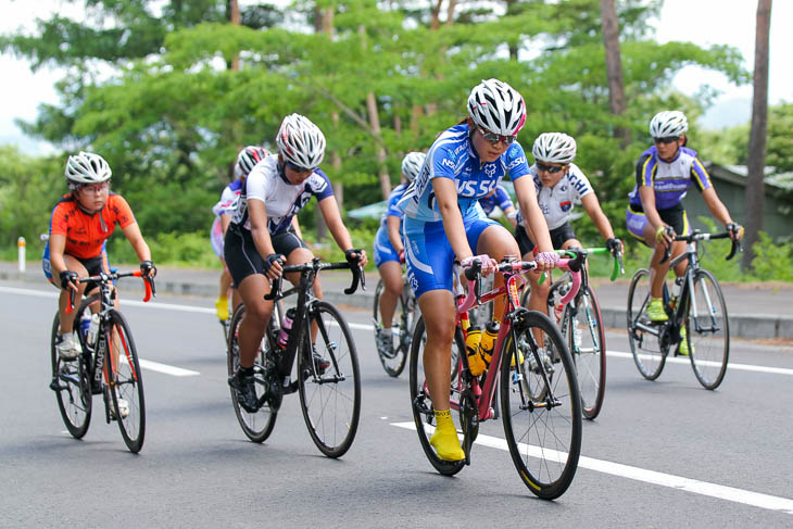 坂口聖香（日本体育大）が中心となって追うが、ペースが上がらない