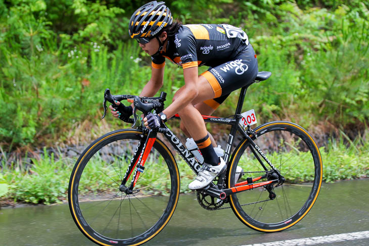 8周目、追走する萩原麻由子（Wiggle HONDA）