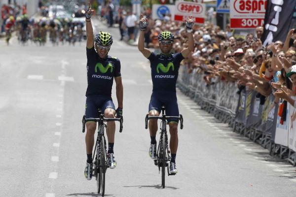 スペイン選手権　フィニッシュするヨン・イサギーレ（モビスター）とアレハンドロ・バルベルデ（モビスター）