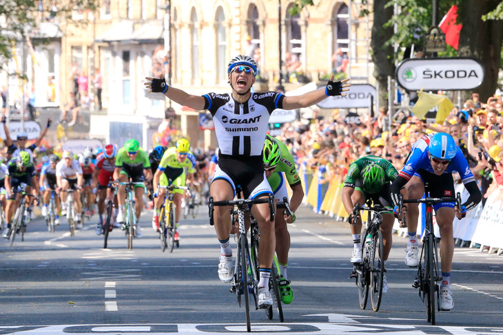 2014年ツール・ド・フランス第1ステージのフィニッシュを迎えたヨークシャーのハロゲート