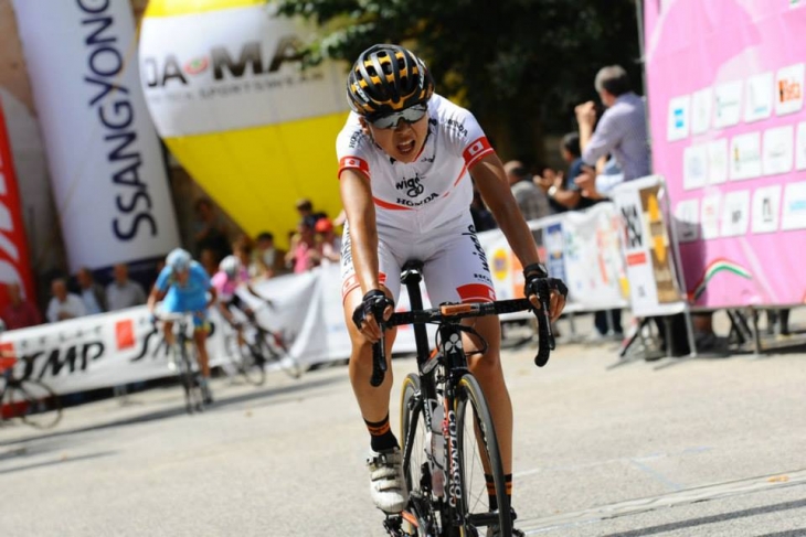 ゴールに飛び込む萩原麻由子(Wiggle HONDA)