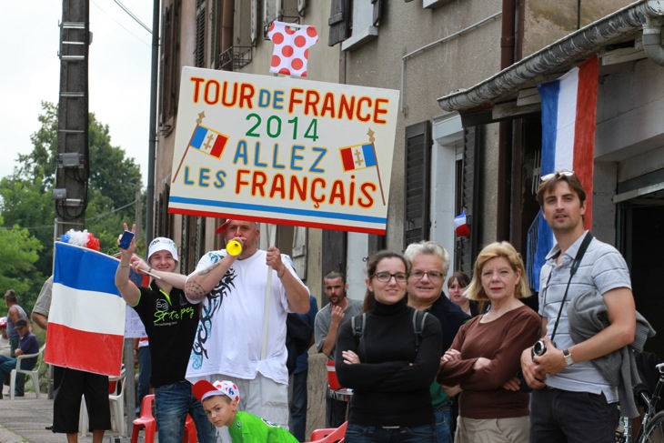フランス人選手の奮起を期待する応援看板が目立った