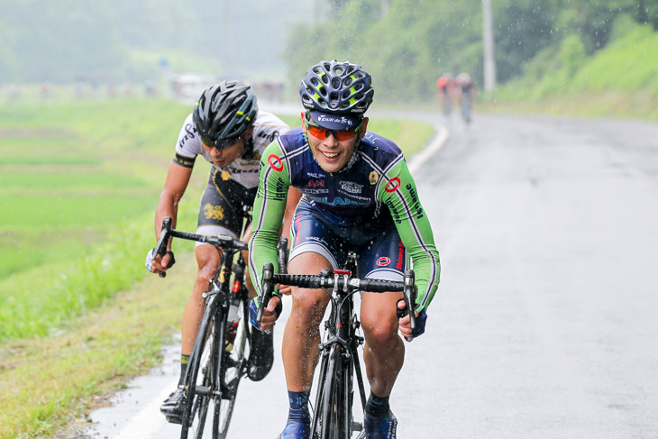 6周目、中村龍太郎(イナーメ信濃山形)、武井亨介(Singha Infinite Pro Cycling Team)が先頭に