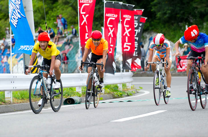 Y/ジュニア　集団でのゴールスプリントを制したのは渡辺将太（白河実業高等学校）