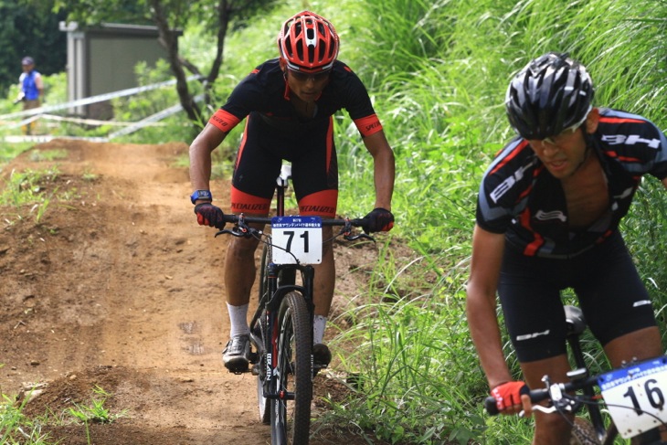 徐々に順位を上げる竹谷賢二(SPECIALIZED)
