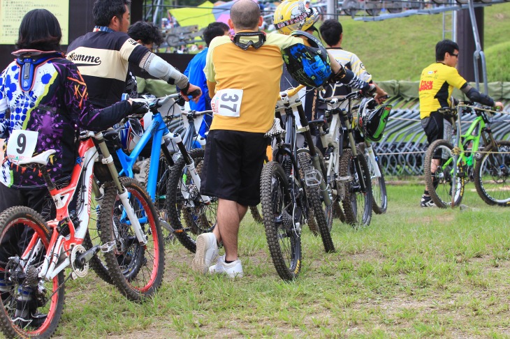 これだけ多くのダウンヒルバイクが集まる機会はそうない