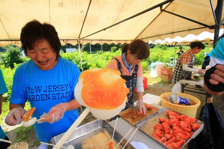 南会津の特産品「ばんでい餅」。塗られているのはじゅうねん味噌