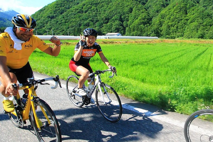 爽やかな日射しの中、長閑な農道を突き進みます。