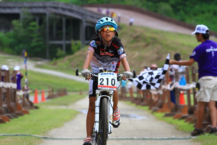 小学5年女子は大蔵 こころ（ボンシャンス飯田/長野県 駒ｹ根市立赤穂南小学校）が勝利