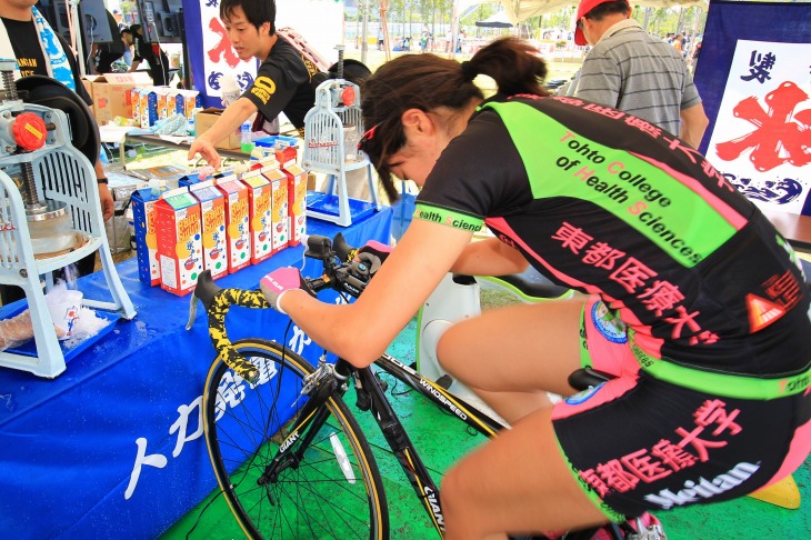 湾岸サイクルフェスティバルでは毎年恒例の自転車かき氷