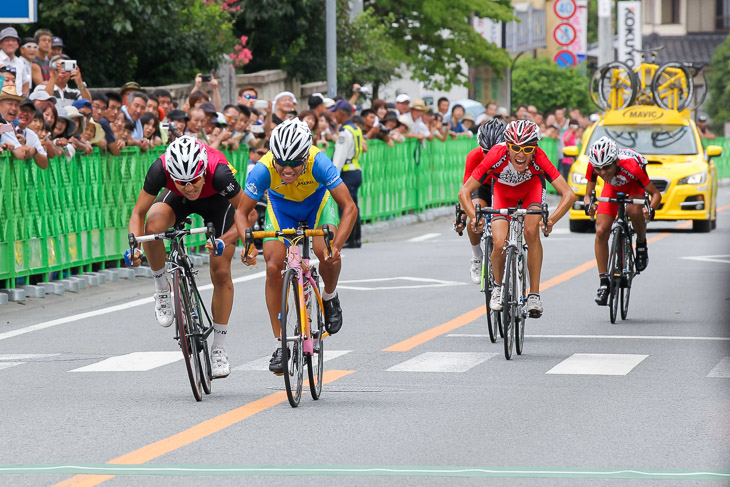 ゴール、先行する齊藤瞭汰(前橋工)を草場啓吾(北桑田高)が追い込む
